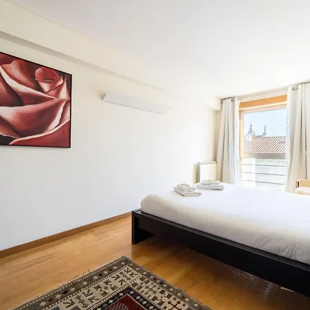 Alameda Ribeiro - T4 No Centro Historico - *