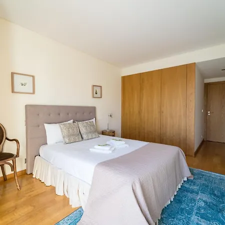 Alameda Ribeiro - T4 No Centro Historico - Apartment