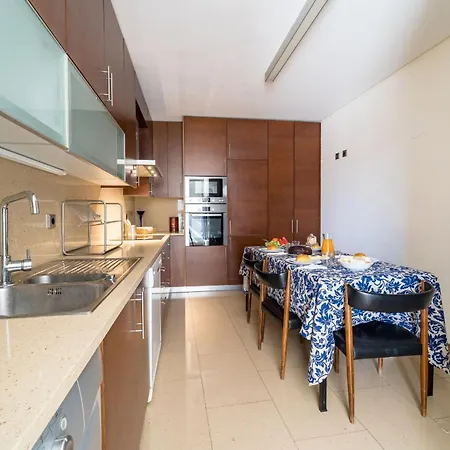 Alameda Ribeiro - T4 No Centro Historico - Apartment