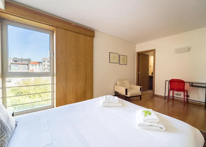 Alameda Ribeiro - T4 No Centro Historico - Appartamento