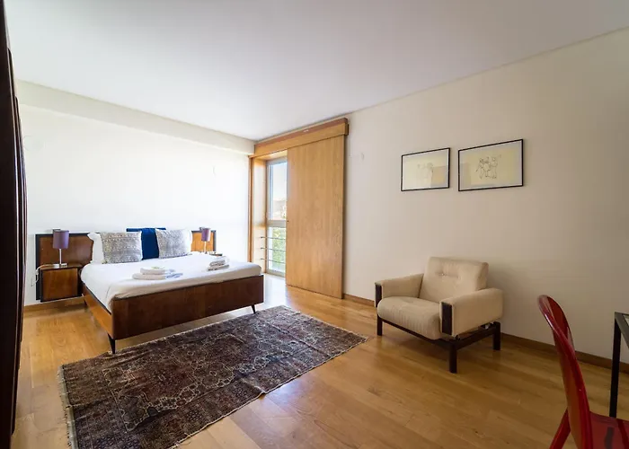 Alameda Ribeiro - T4 No Centro Historico -