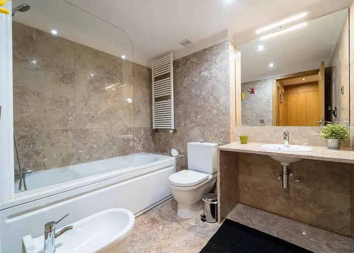 Appartamento Alameda Ribeiro - T4 No Centro Historico -