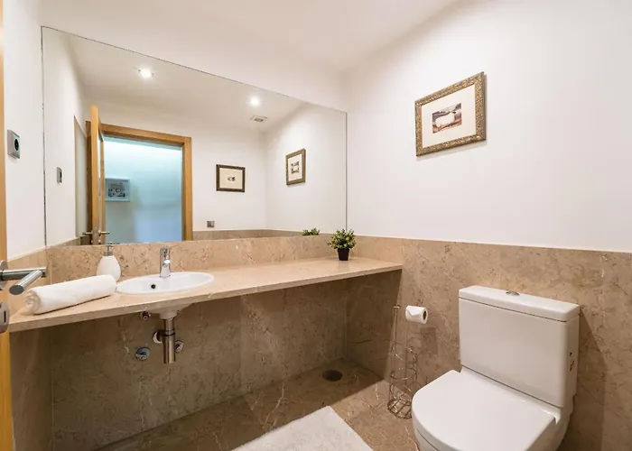 Appartamento Alameda Ribeiro - T4 No Centro Historico -