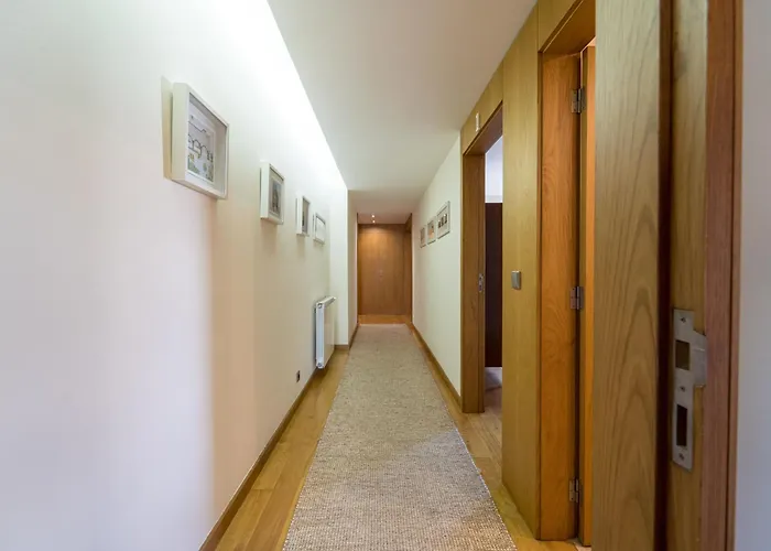 Appartamento Alameda Ribeiro - T4 No Centro Historico -