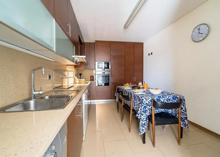 Alameda Ribeiro - T4 No Centro Historico - Appartamento